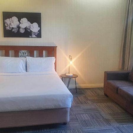 Hotel Cavalier Wantirna South Extérieur photo