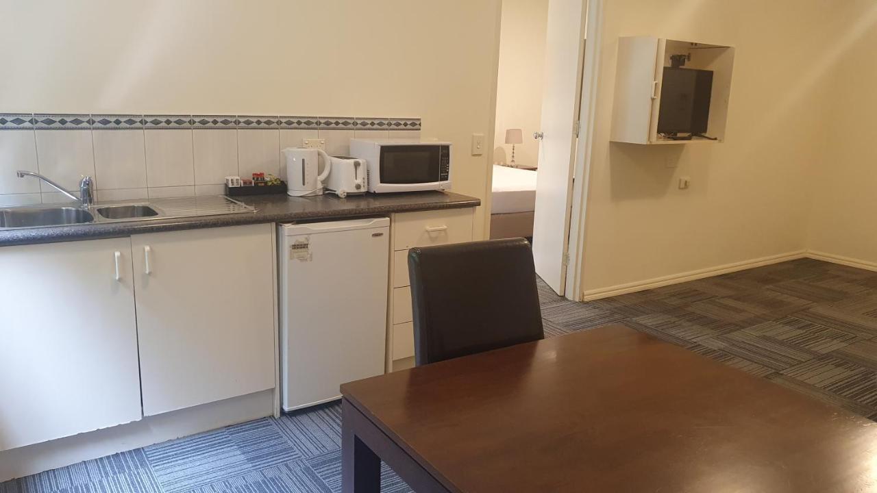 Hotel Cavalier Wantirna South Extérieur photo