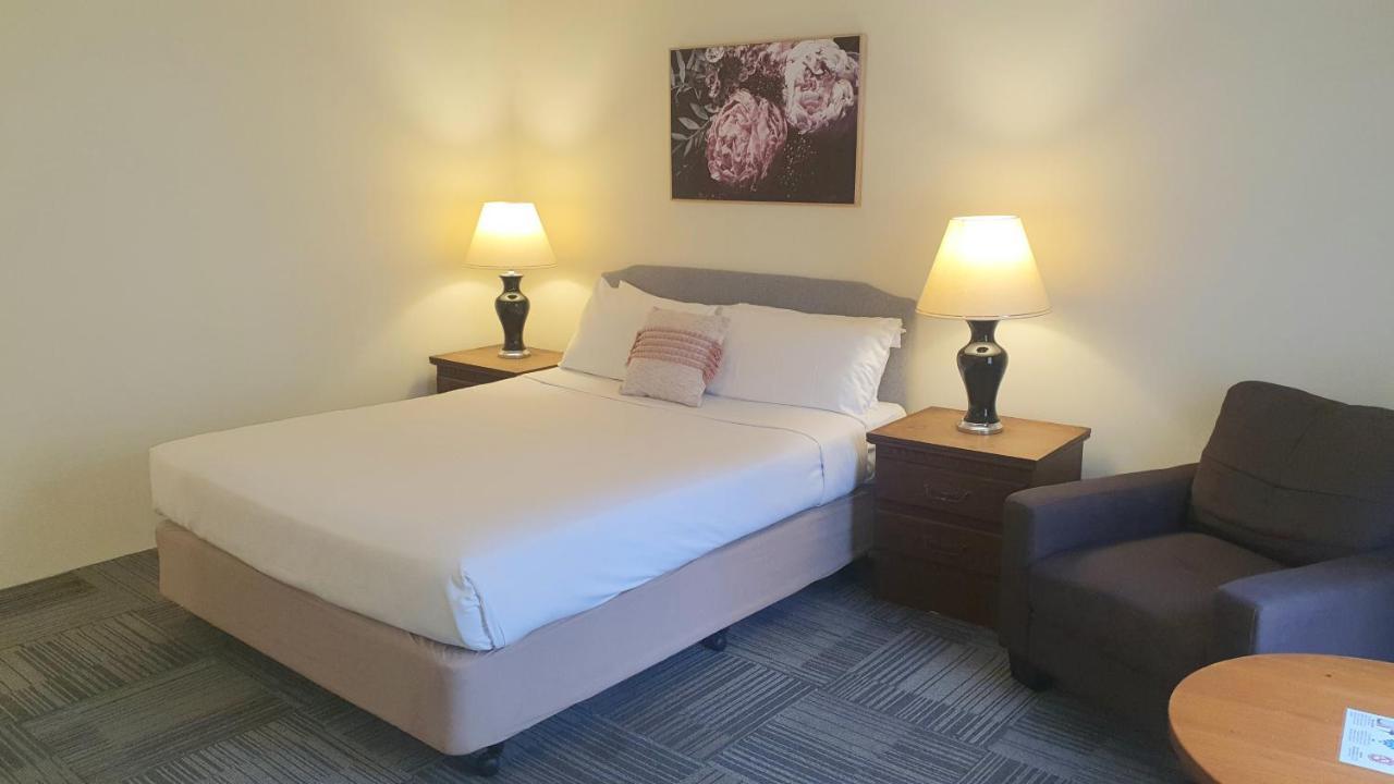 Hotel Cavalier Wantirna South Extérieur photo
