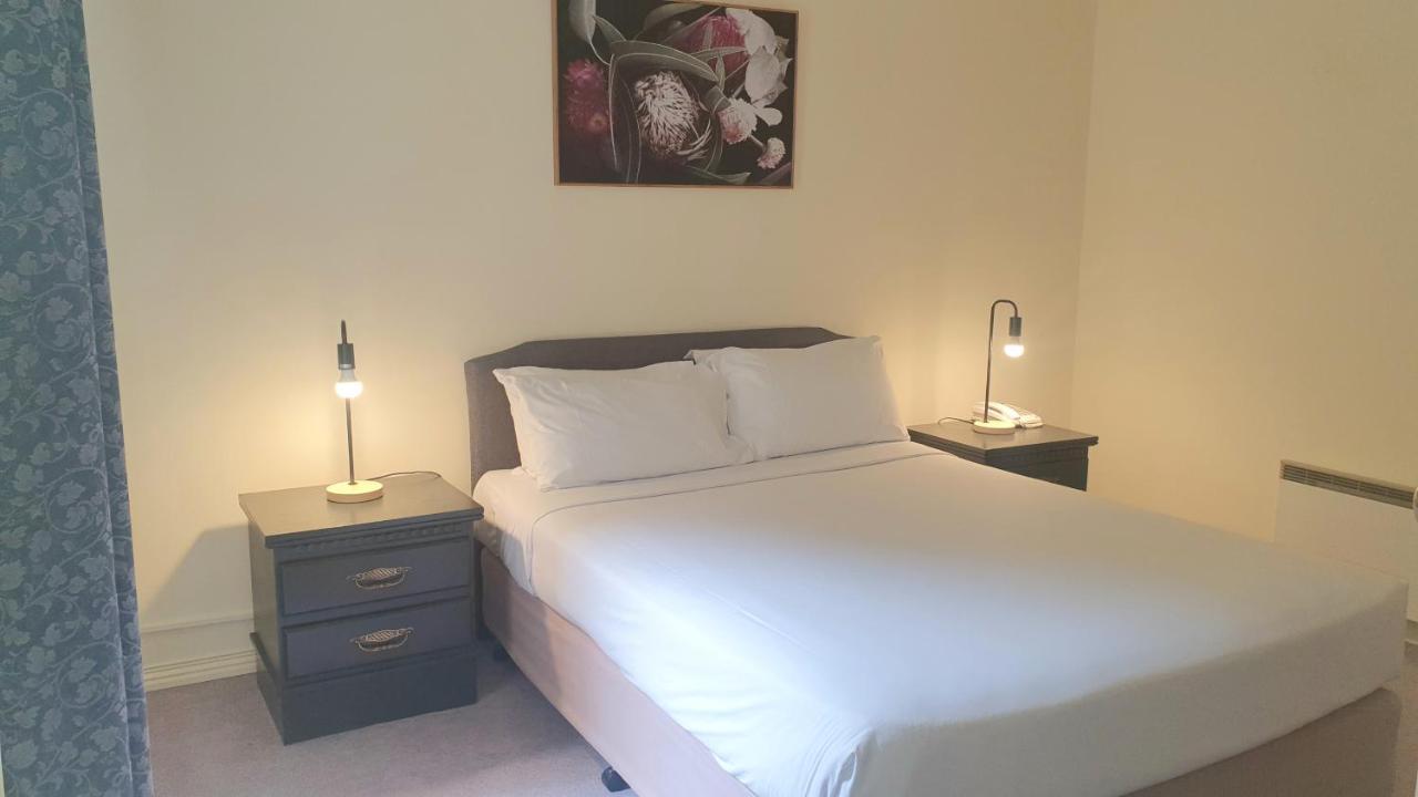 Hotel Cavalier Wantirna South Extérieur photo