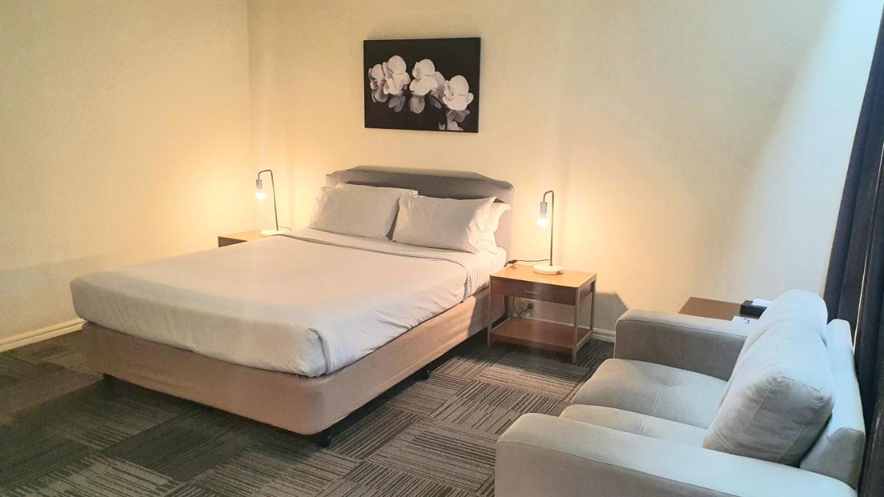 Hotel Cavalier Wantirna South Extérieur photo