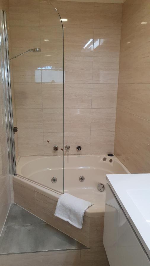 Hotel Cavalier Wantirna South Extérieur photo