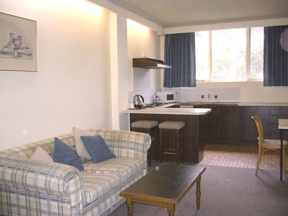 Hotel Cavalier Wantirna South Extérieur photo
