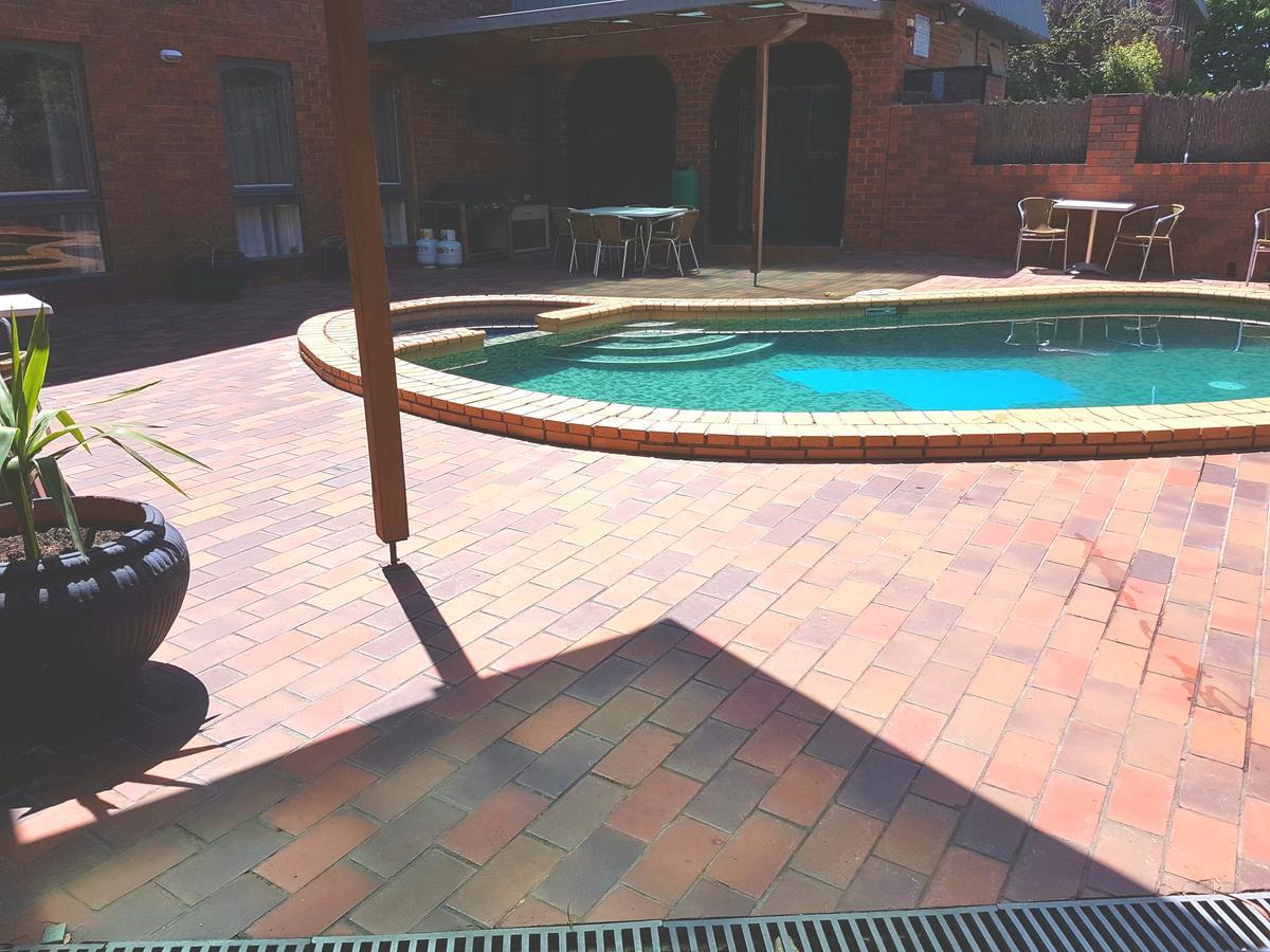 Hotel Cavalier Wantirna South Extérieur photo