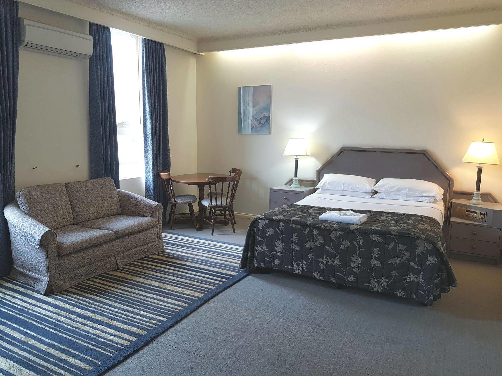 Hotel Cavalier Wantirna South Extérieur photo